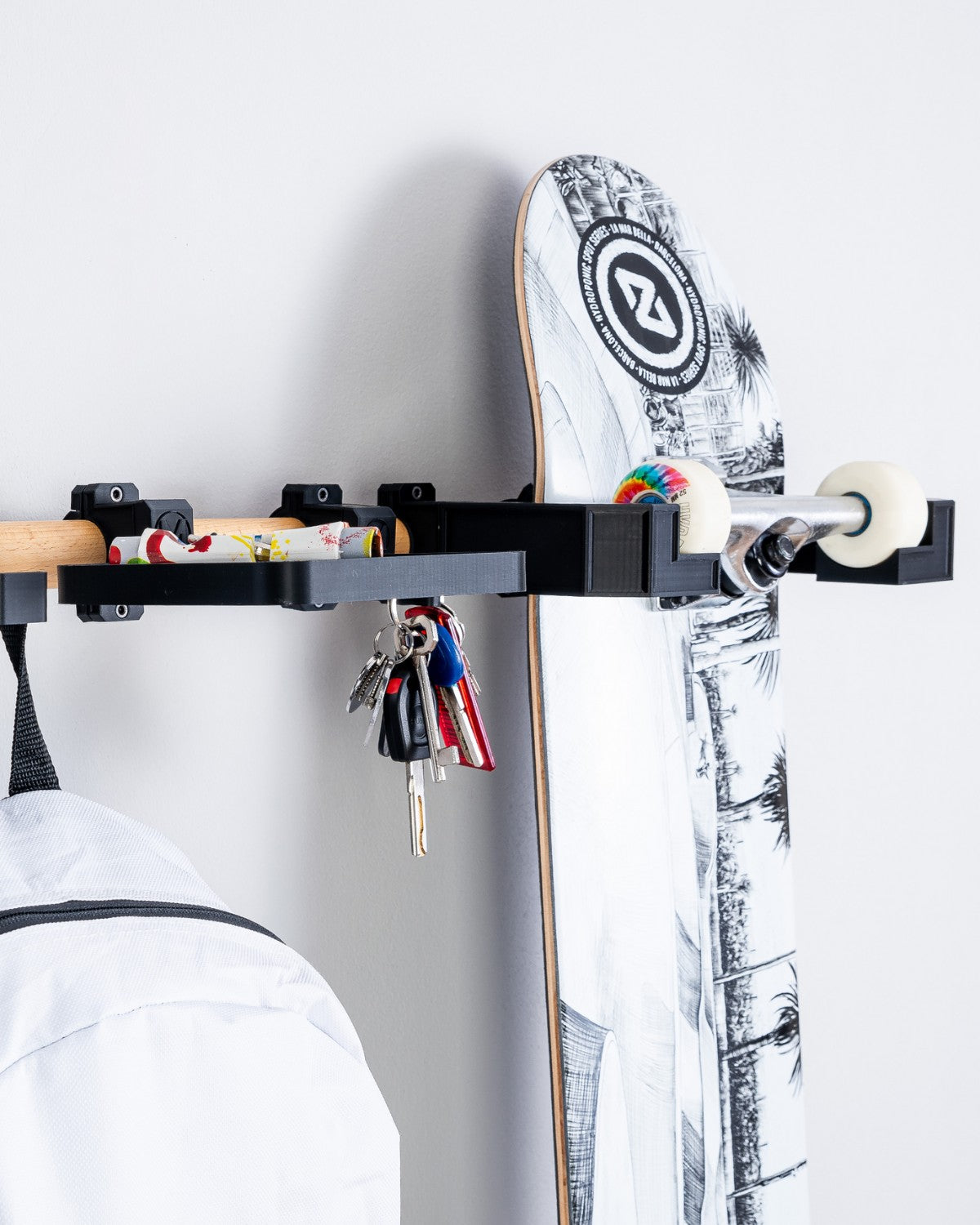 Skateboardständer „Explorer on Wheels“ 