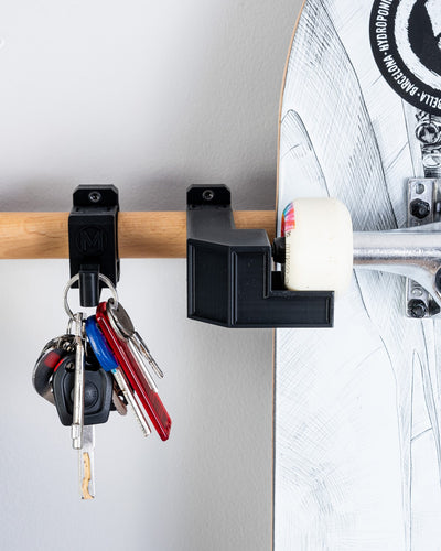 Skateboardständer „Explorer on Wheels“ 