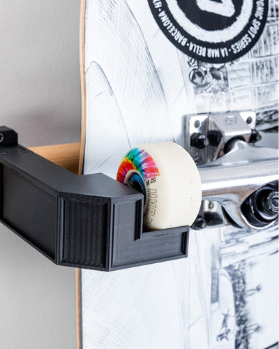 Skateboardständer „Explorer on Wheels“ 